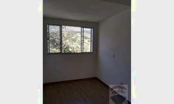 Imagem 3: Cobertura com dois quartos, sala, cozinha com armários planejados, banheiro, churrasqueira