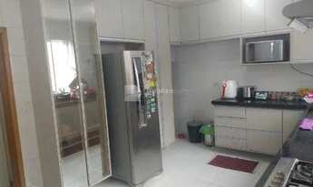 Imagem 4: GA)- Casa de condomínio Av. Getúlio Vargas, próximo a Dutra