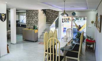 Imagem 7: Sobrado para venda possui 320 metros quadrados com 4 quartos