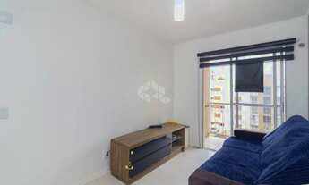 Imagem 2: Apartamento de 2 quartos e varanda, semi mobiliado na Vila Nova