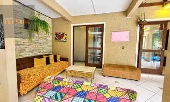 Imagem 3: Belíssima casa com amplo espaço de lazer e 6 dormitórios na praia do Campeche