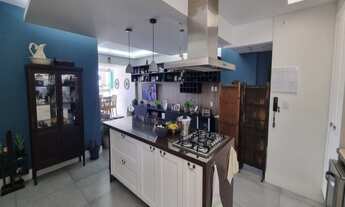 Imagem 6: Localizado no Caminho das Arvores esse apartamento com armários planejados e suíte máster