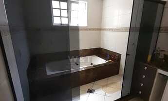 Imagem 6: Casa para aluguel e venda possui 360 metros quadrados com 5 quartos