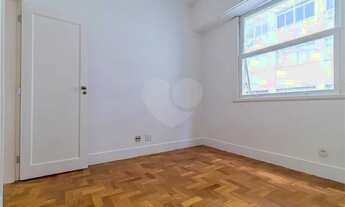 Imagem 5: Laranjeiras em rua arborizada 90m² reformado 3 quartos (1 suíte) e cozinha com armários va