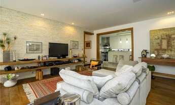 Imagem 5: Localizado a apenas 100 metros da Estação do Metrô Consolação, este espaçoso apartamento o