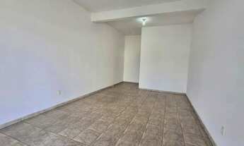 Imagem 4: Sala comercial 28m² com banheiro, ótima localização e portas seguras ideal para seu negóc