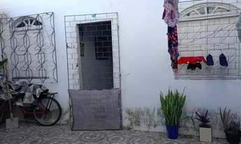 Imagem 2: Casa com Suíte e Quintal para Ampliação à Venda no Albano Franco