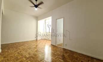 Imagem 2: Apartamento à venda em Copacabana, com 2 quartos e a 350m da praia