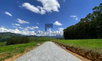 Imagem 3: Belíssimo condomínio com vista exuberante para as montanhas, ótima topografia e bem locali