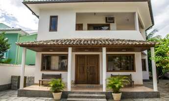 Imagem 3: Casa de condomínio sobrado para venda possui 300 metros quadrados com 4 quartos