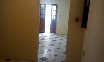 Imagem: Casa com 2/4 na Paralela