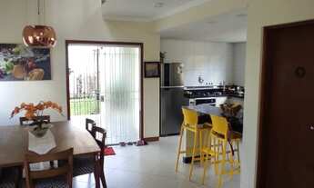 Imagem 6: Casa moderna e com 4 dormitórios à venda no centro de IBIUNA - SP