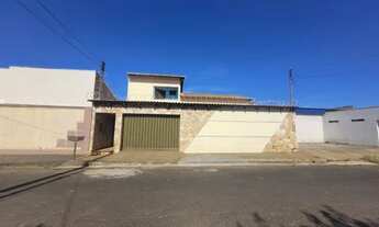 Imagem 5: Casa para aluguel possui 336 m2 com 06 quartos no Bairro Marta Helena - Uberlândia - MG