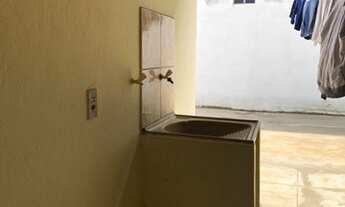 Imagem 2: Apartamento com 2 quartos, banheiro, cozinha americana, garagem, forrado e na cerâmica