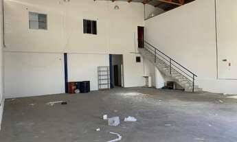 Imagem: Galpão com 600m² no Bessa