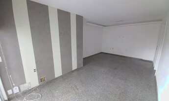 Imagem 4: Ótimo apartamento com vista indevassável e duas vagas de garagem, composto por sala, varan