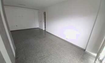 Imagem 5: Ótimo apartamento com vista indevassável e duas vagas de garagem, composto por sala, varan