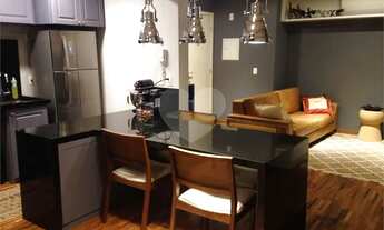 Imagem 7: Bairro Pinheiros! Apartamento andar alto, reformado com 2 dorms, 1 suite e 2 vagas