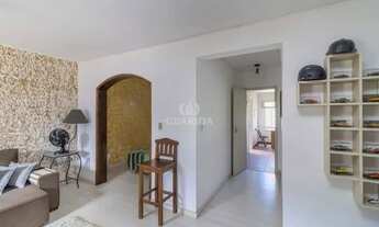 Imagem 4: Casa residencial, no estilo sobrado, com 3 dormitórios e 4 vagas de garagem no bairro Higi