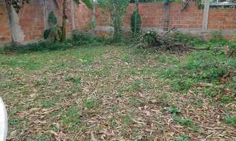 Imagem: VENDO CASA COM TERRENO