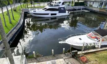 Imagem 2: Casa de condomínio para venda com 656 metros quadrados com 4 quartos