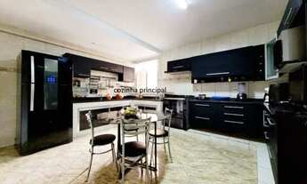 Imagem 5: Casa para venda com 292 metros quadrados com 5 quartos em Santa Cândida - Juiz de Fora - M