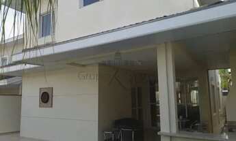 Imagem 2: Casa de condomínio para aluguel tem 230 metros quadrados com 4 quartos