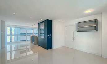 Imagem 5: Alto Padrão para Venda em Balneário Camboriú, CENTRO, 3 dormitórios, 3 suítes, 4 banheiros