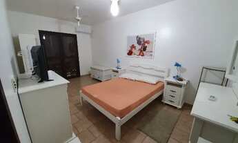 Imagem 4: Sobrado amarelo Casa com 4 dormitórios