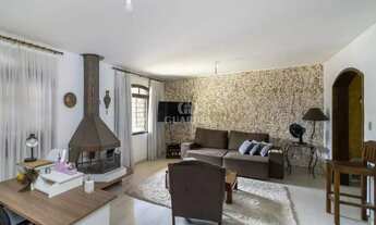 Imagem: Casa residencial, no estilo sobrado, com