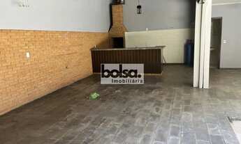 Imagem 3: Casa Espaçosa com 3 Dormitórios (2 Suítes), 305m² Construídos e Terreno de 508m² Conforto