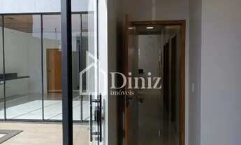 Imagem: Casa no Jardins do Lago com 3 suítes, sendo