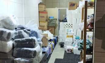 Imagem 2: Duas pequenas lojas para comércio ou representações situadas no Santo Agostinho, Matatu