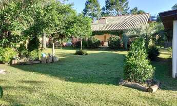 Imagem 3: Velleda oferece lindo sítio com mezanino, arborizado e com ótima localização em condomínio