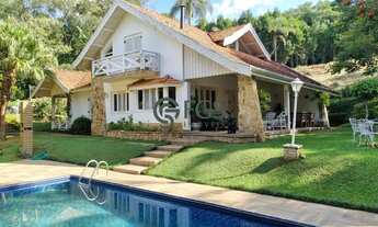 Imagem: Casa aconchegante em rua tranquila