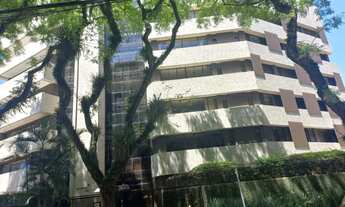 Imagem 2: Amplo Apartamento no Cabral - Um por Andar - R$3.500.000,00