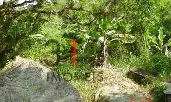 Imagem 3: Excelente Terreno 4000 m2 bem localizado frente murada com pequena casa frente para a estr
