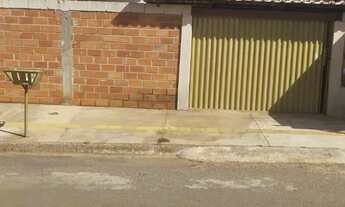 Imagem: Casa dois quartos com barracão no fundo