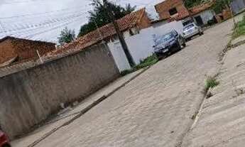 Imagem 2: Casa espaçosa com quintal grande