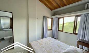 Imagem 6: Casa de condomínio para venda possui 270 metros quadrados com 4 quartos