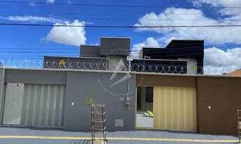 Imagem 5: Casa com 3 quartos, Setor Garavelo B, churrasqueira, ducha, porcelanato