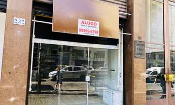 Imagem: Loja com mezanino em edifício renomado