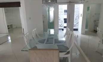 Imagem 7: Casa de 2/4 sendo 1 suíte com closet e banheira, área goumert, em cond. próx Fraga Maia