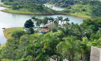 Imagem: Terreno pé na água