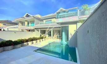 Imagem: Casa triplex mobiliada de 310m2 com 4 suites