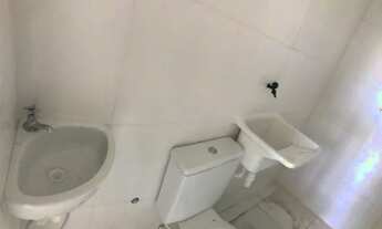 Imagem 2: Kitnet, cozinha americana, banheiro, lavanderia, bancada de granito, segurança com portas