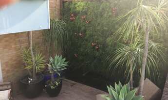 Imagem 2: Duplex para aluguel possui 275 metros quadrados com 3 suítes e 4 vagas de garagem nas Perd