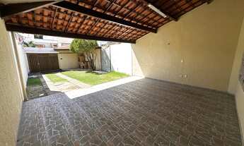 Imagem 3: Casa duplex para venda em condomínio fechado possui 222 m2 com 3 quartos em Maraponga