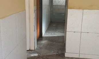 Imagem 2: Casa com barraco