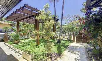 Imagem 2: Casa á venda e locação anual com 3 quartos dentro de condomínio na Ferradura- Búzios